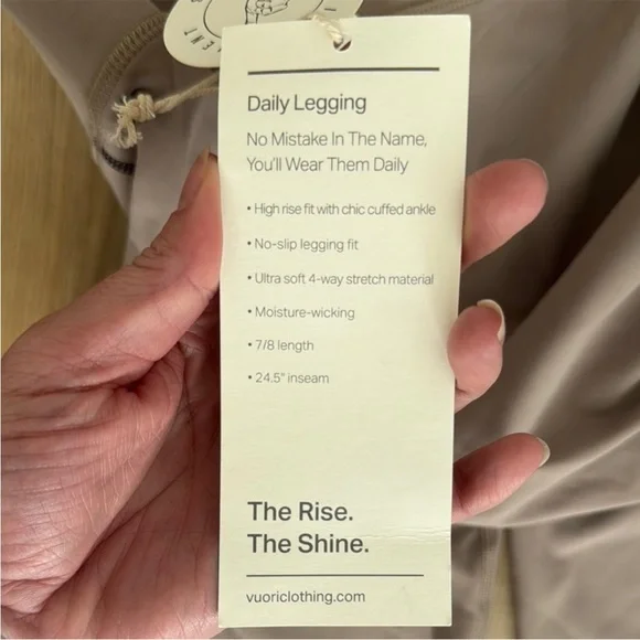 NWT Vuori Daily Sport Leggings in Graphite - Picture 9 of 9